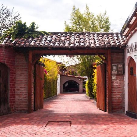 Bamboo Village Place Тумбако Экстерьер фото