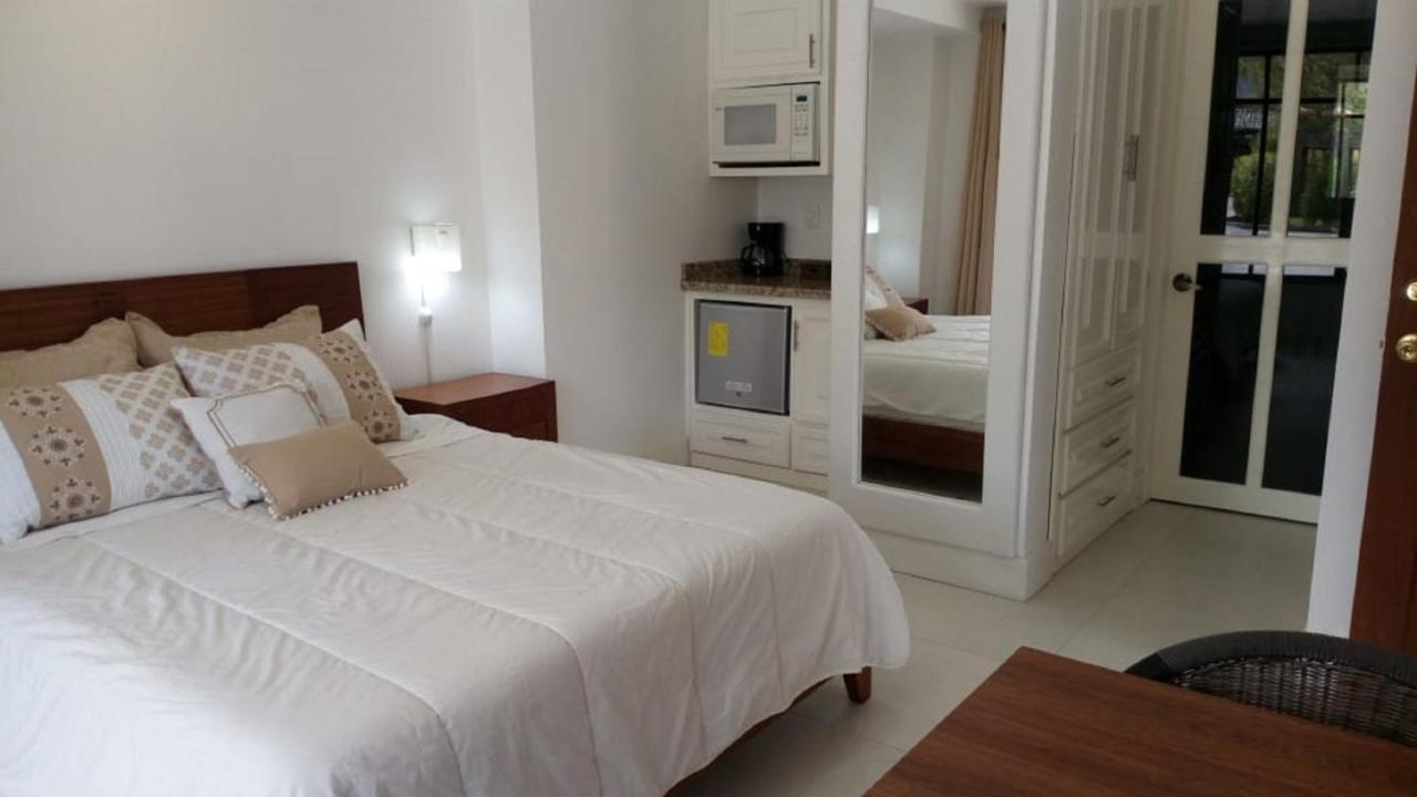 Bamboo Village Place Тумбако Экстерьер фото