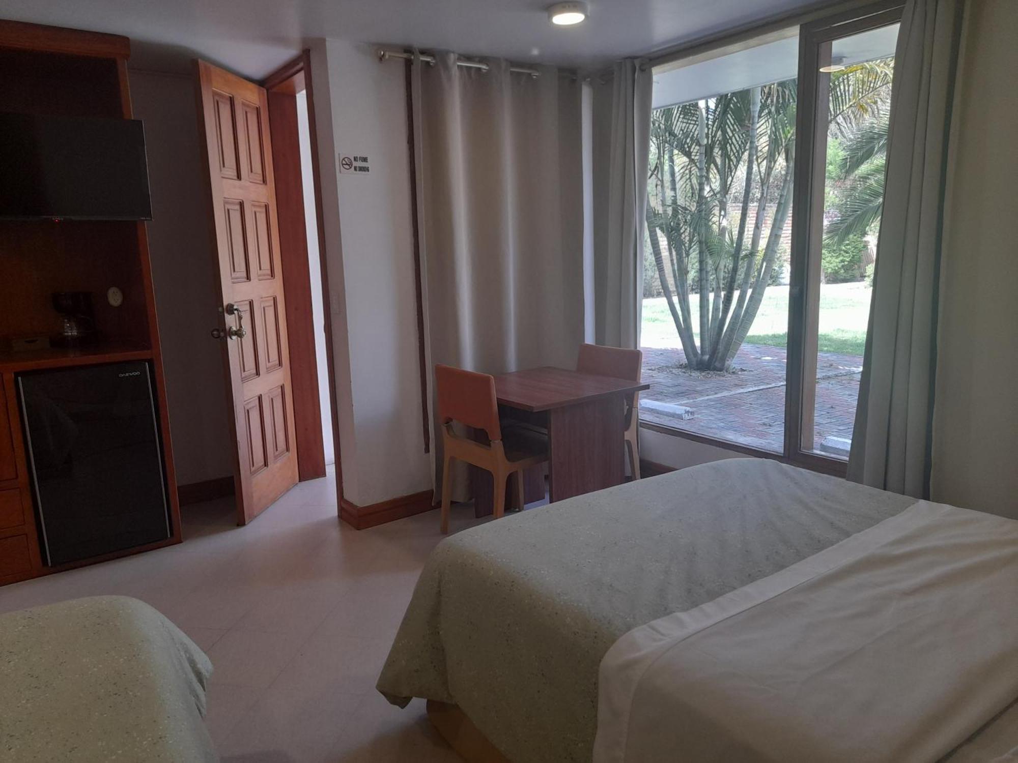 Bamboo Village Place Тумбако Экстерьер фото